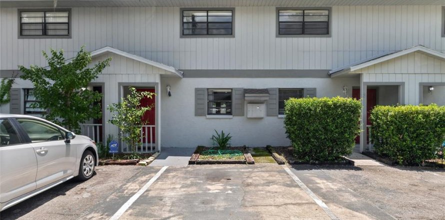 Condominio en Gainesville, Florida, 2 dormitorios № 2222773
