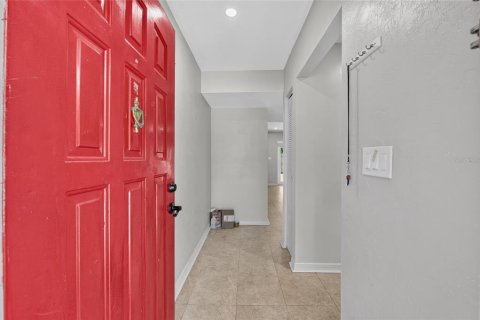 Condominio en venta en Gainesville, Florida, 2 dormitorios, 89.19 m2 № 2222773 - foto 16