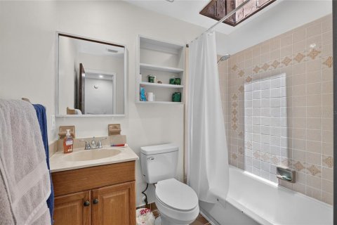 Condominio en venta en Gainesville, Florida, 2 dormitorios, 89.19 m2 № 2222773 - foto 15