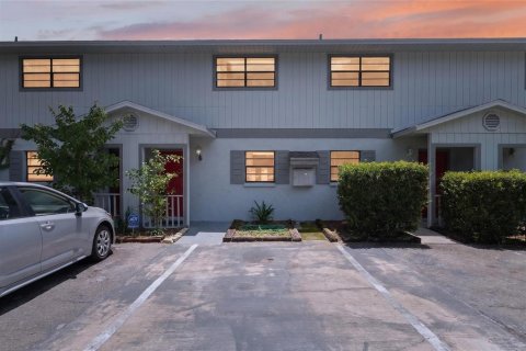 Condominio en venta en Gainesville, Florida, 2 dormitorios, 89.19 m2 № 2222773 - foto 3