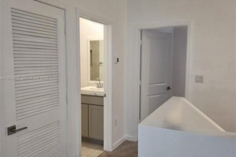 Купить таунхаус в Флорида-Сити, Флорида 3 спальни, 140.47м2, № 2009056 - фото 13