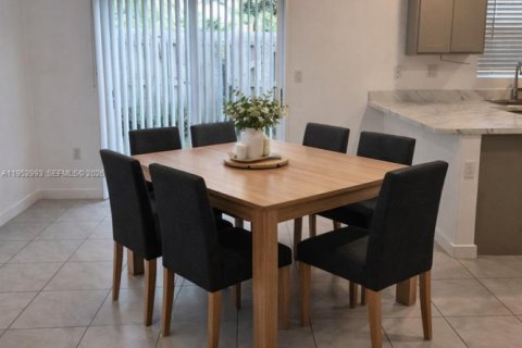 Купить таунхаус в Флорида-Сити, Флорида 3 спальни, 140.47м2, № 2009056 - фото 14