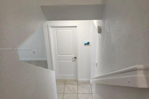 Купить таунхаус в Флорида-Сити, Флорида 3 спальни, 140.47м2, № 2009056 - фото 12