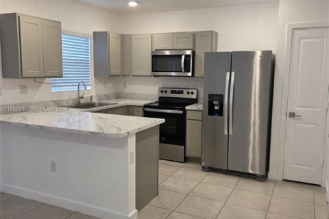 Купить таунхаус в Флорида-Сити, Флорида 3 спальни, 140.47м2, № 2009056 - фото 3