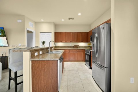 Casa en venta en Homestead, Florida, 5 dormitorios, 236.9 m2 № 2385327 - foto 26