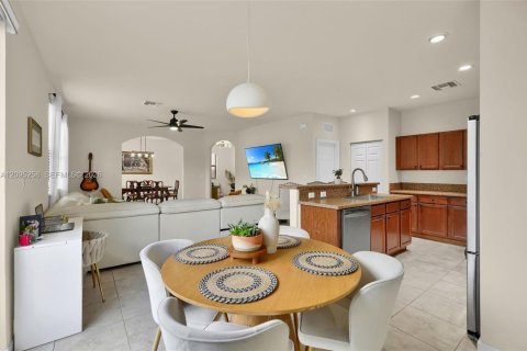 Casa en venta en Homestead, Florida, 5 dormitorios, 236.9 m2 № 2385327 - foto 25