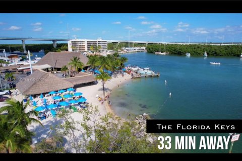 Casa en venta en Homestead, Florida, 5 dormitorios, 236.9 m2 № 2385327 - foto 5