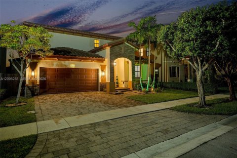 Casa en venta en Homestead, Florida, 5 dormitorios, 236.9 m2 № 2385327 - foto 3