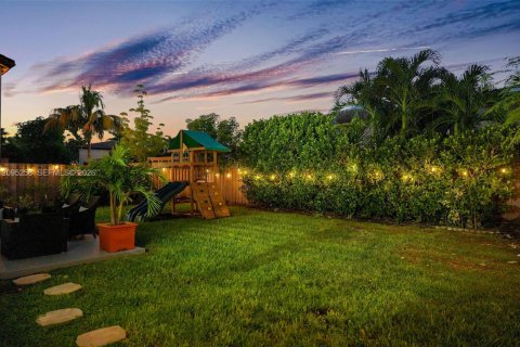 Casa en venta en Homestead, Florida, 5 dormitorios, 236.9 m2 № 2385327 - foto 23