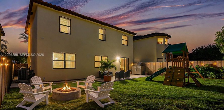 Casa en Homestead, Florida 5 dormitorios, 236.9 m2 № 2385327