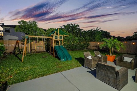Casa en venta en Homestead, Florida, 5 dormitorios, 236.9 m2 № 2385327 - foto 4