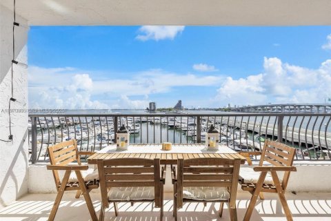 Condominio en alquiler en Miami, Florida, 35.3 m2 № 2033641 - foto 2