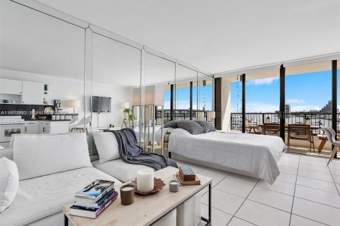 Condominio en alquiler en Miami, Florida, 35.3 m2 № 2033641 - foto 24