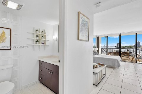 Condominio en alquiler en Miami, Florida, 35.3 m2 № 2033641 - foto 12
