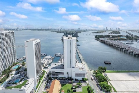 Condominio en alquiler en Miami, Florida, 35.3 m2 № 2033641 - foto 22