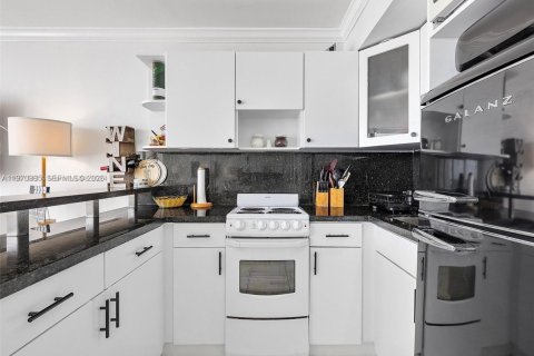 Condominio en alquiler en Miami, Florida, 35.3 m2 № 2033641 - foto 11
