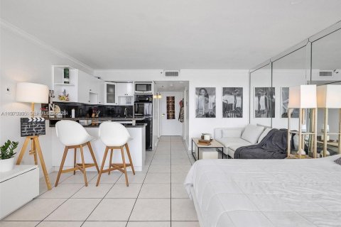 Condominio en alquiler en Miami, Florida, 35.3 m2 № 2033641 - foto 9