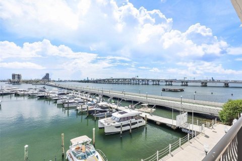 Condominio en alquiler en Miami, Florida, 35.3 m2 № 2033641 - foto 4