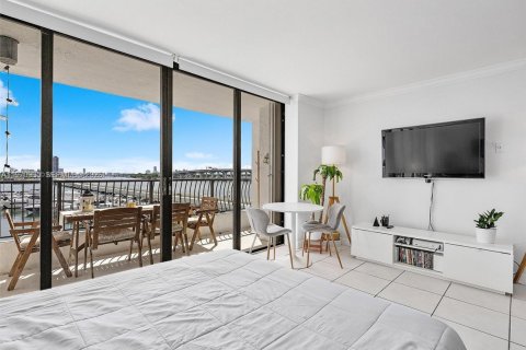 Condominio en alquiler en Miami, Florida, 35.3 m2 № 2033641 - foto 7
