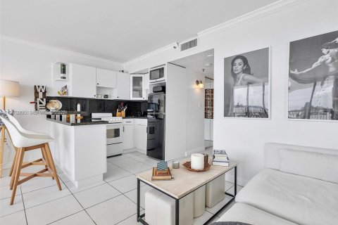 Condominio en alquiler en Miami, Florida, 35.3 m2 № 2033641 - foto 10