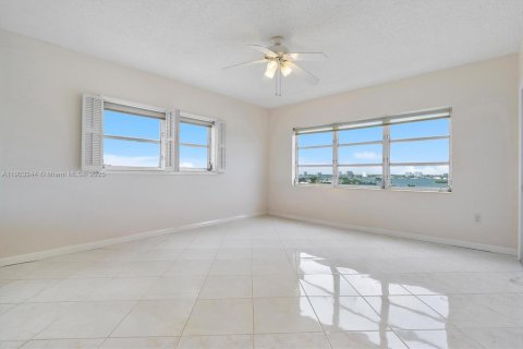 Condominio en venta en Bay Harbor Islands, Florida, 2 dormitorios, 91.04 m2 № 1955642 - foto 14