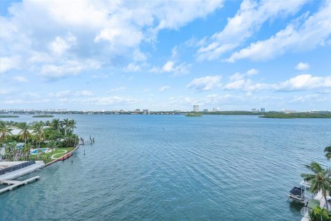 Condominio en venta en Bay Harbor Islands, Florida, 2 dormitorios, 91.04 m2 № 1955642 - foto 2