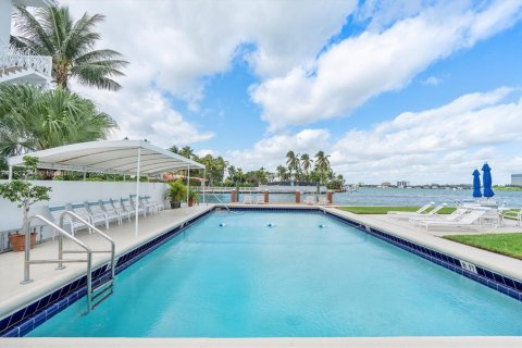 Condominio en venta en Bay Harbor Islands, Florida, 2 dormitorios, 91.04 m2 № 1955642 - foto 21