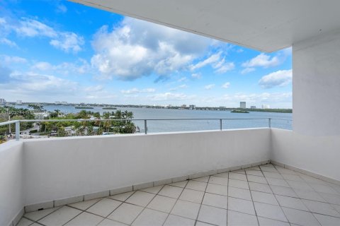 Condominio en venta en Bay Harbor Islands, Florida, 2 dormitorios, 91.04 m2 № 1955642 - foto 4