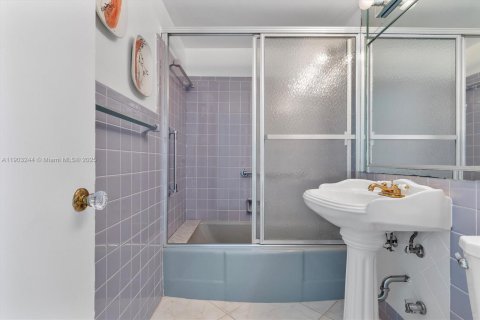 Condominio en venta en Bay Harbor Islands, Florida, 2 dormitorios, 91.04 m2 № 1955642 - foto 13