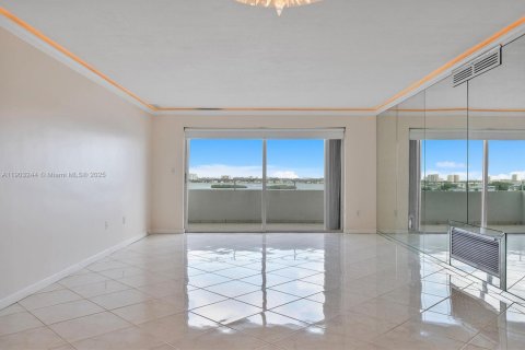 Condominio en venta en Bay Harbor Islands, Florida, 2 dormitorios, 91.04 m2 № 1955642 - foto 8