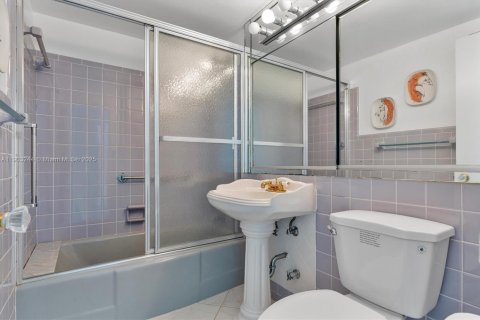 Condominio en venta en Bay Harbor Islands, Florida, 2 dormitorios, 91.04 m2 № 1955642 - foto 12