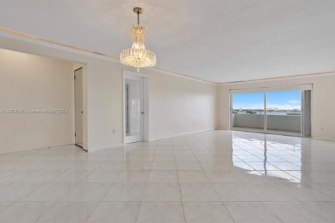 Condominio en venta en Bay Harbor Islands, Florida, 2 dormitorios, 91.04 m2 № 1955642 - foto 9
