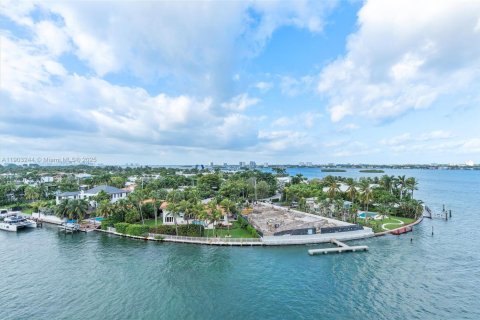 Condominio en venta en Bay Harbor Islands, Florida, 2 dormitorios, 91.04 m2 № 1955642 - foto 1