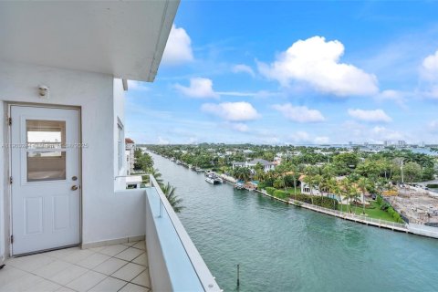 Condominio en venta en Bay Harbor Islands, Florida, 2 dormitorios, 91.04 m2 № 1955642 - foto 3