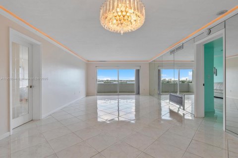 Condominio en venta en Bay Harbor Islands, Florida, 2 dormitorios, 91.04 m2 № 1955642 - foto 7