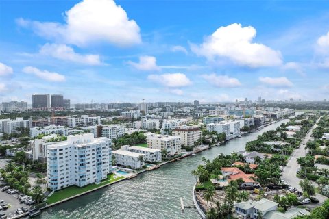 Condominio en venta en Bay Harbor Islands, Florida, 2 dormitorios, 91.04 m2 № 1955642 - foto 27