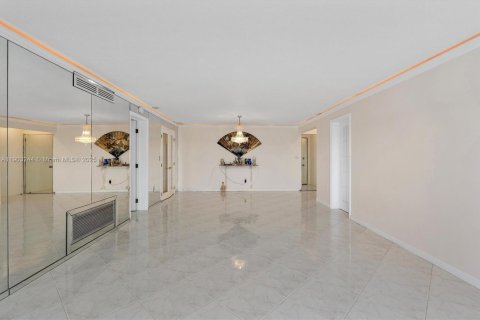 Condominio en venta en Bay Harbor Islands, Florida, 2 dormitorios, 91.04 m2 № 1955642 - foto 10