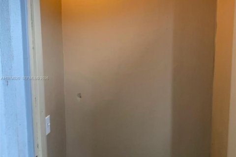 Снять в аренду кондоминиум в Хомстед, Флорида 3 спальни, 104.61м2, № 2036011 - фото 23