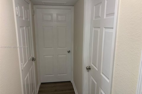 Снять в аренду кондоминиум в Хомстед, Флорида 3 спальни, 104.61м2, № 2036011 - фото 21