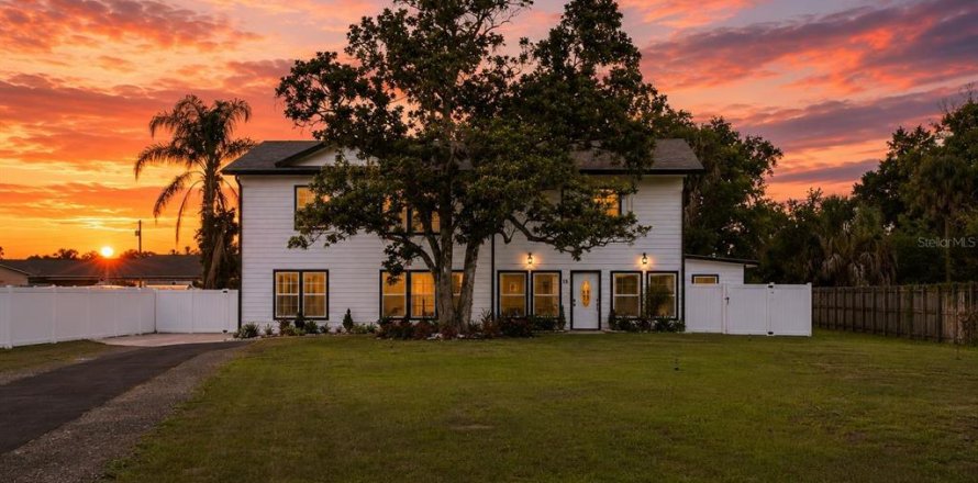 House in Apopka, Florida 5 bedrooms, 270.9 sq.m. № 2235967