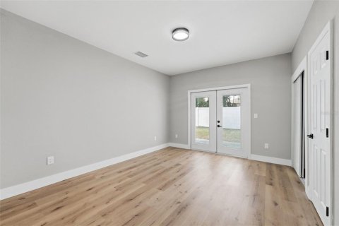 House in Apopka, Florida 5 bedrooms, 270.9 sq.m. № 2235967 - photo 17