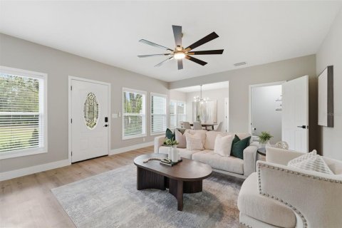 House in Apopka, Florida 5 bedrooms, 270.9 sq.m. № 2235967 - photo 11