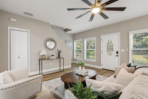 House in Apopka, Florida 5 bedrooms, 270.9 sq.m. № 2235967 - photo 12