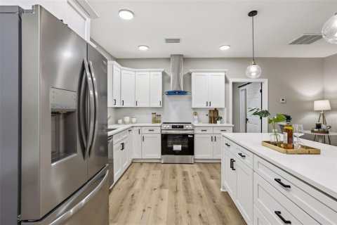 House in Apopka, Florida 5 bedrooms, 270.9 sq.m. № 2235967 - photo 26