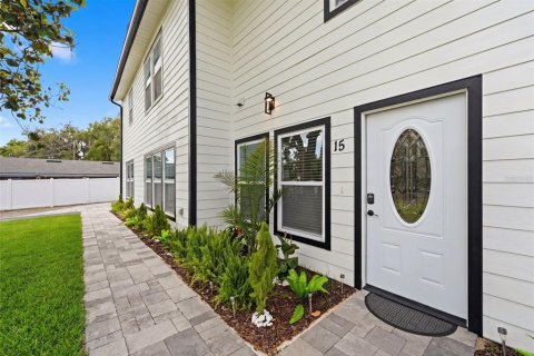 House in Apopka, Florida 5 bedrooms, 270.9 sq.m. № 2235967 - photo 9