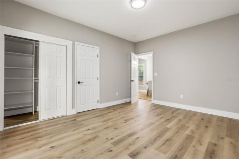 House in Apopka, Florida 5 bedrooms, 270.9 sq.m. № 2235967 - photo 18