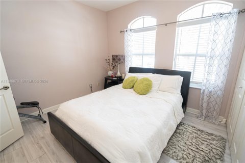 House in Miramar, Florida 5 bedrooms, 281.68 sq.m. № 2003054 - photo 8