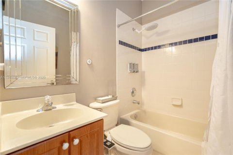 House in Miramar, Florida 5 bedrooms, 281.68 sq.m. № 2003054 - photo 10