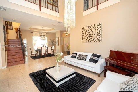 House in Miramar, Florida 5 bedrooms, 281.68 sq.m. № 2003054 - photo 13