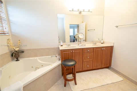 House in Miramar, Florida 5 bedrooms, 281.68 sq.m. № 2003054 - photo 30